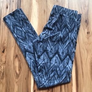Blue & black patterned American Eagle leggings